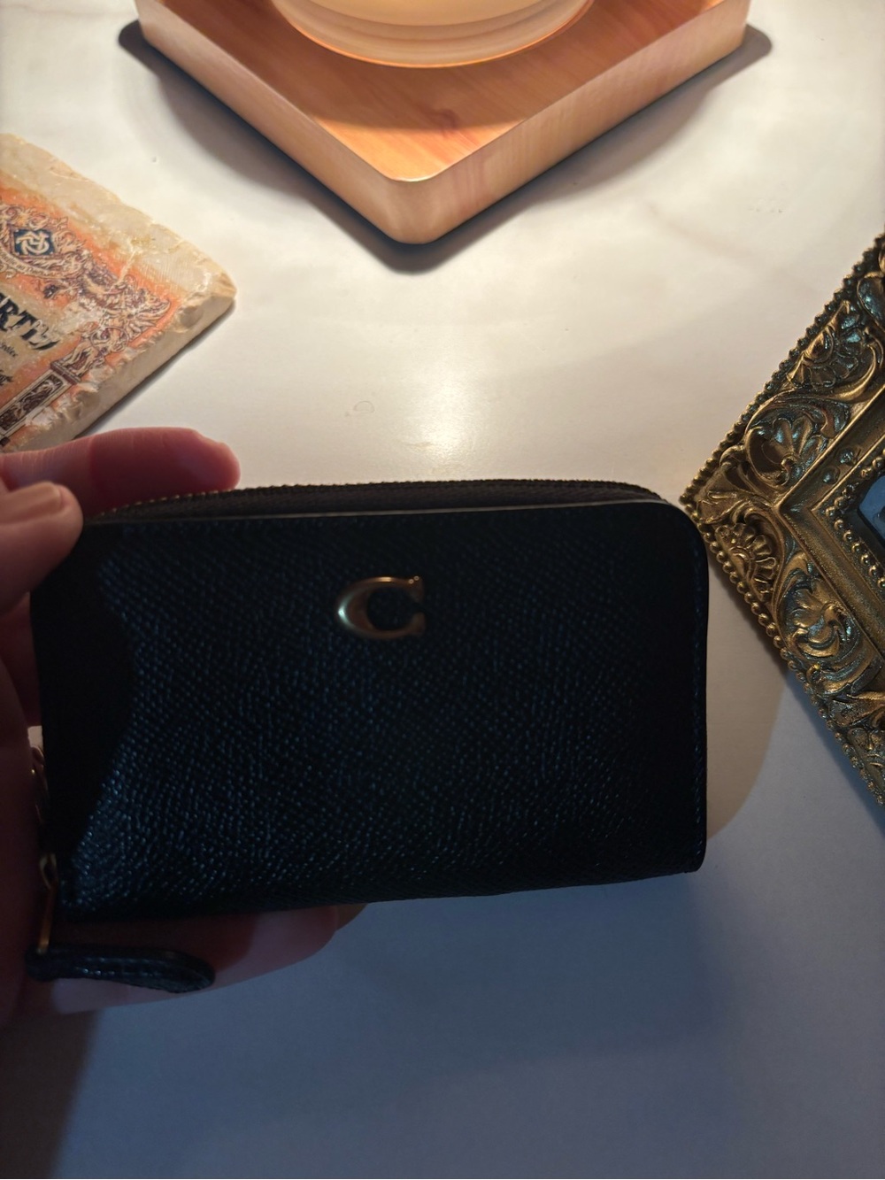 Authentic COACH zip around card case - BLACK - Picture 3 of 7